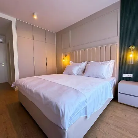 Nikandra - A Designer's Dream - * Žrnovnica