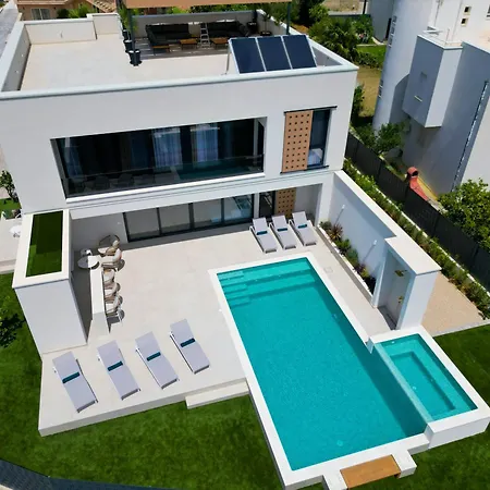 Nikandra - A Designer's Dream - * Žrnovnica