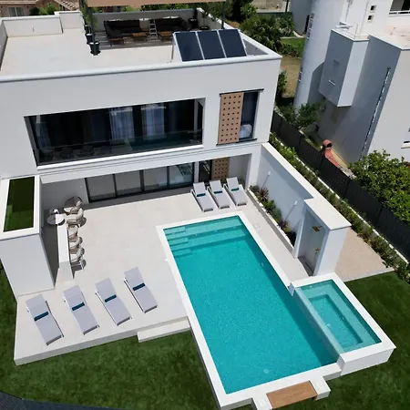 Nikandra - A Designer's Dream - Zrnovnica