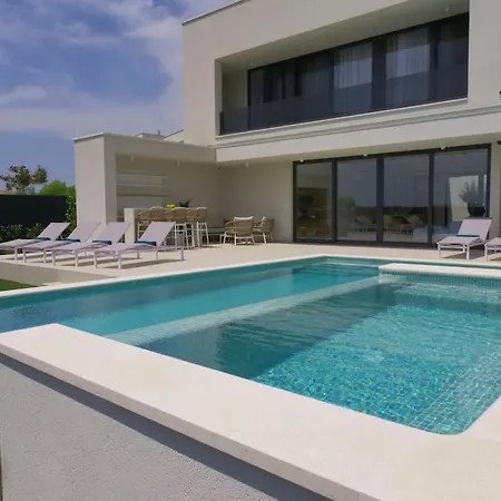 Villa Nikandra - A Designer's Dream - *