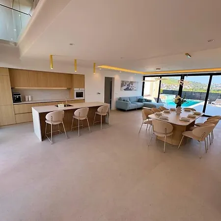 Nikandra - A Designer's Dream - Villa Zrnovnica