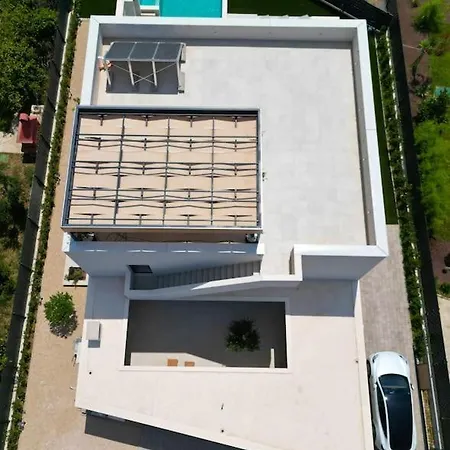 Nikandra - A Designer's Dream - Zrnovnica